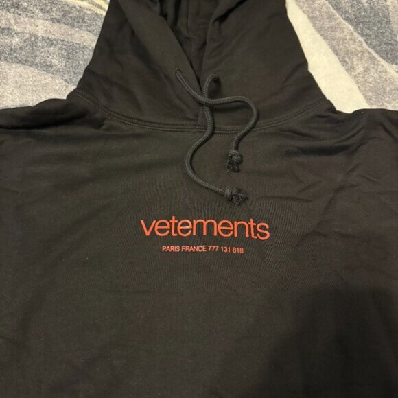 VETEMENTS Black Paris Hoodie Pullover Mens Size Large - Picture 3 of 5